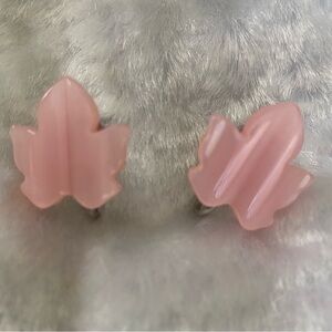 🍀VTG Pink Carved Flower Petal Leaf Shaped Earrings